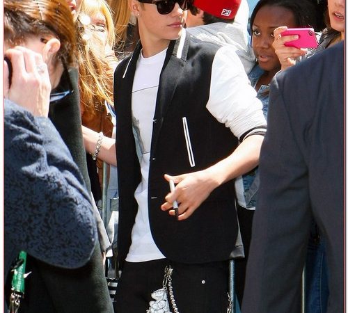 Justin Bieber Leaving A Building In New York