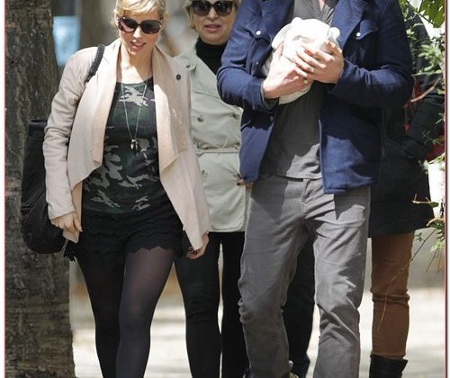 Chris Hemsworth & Elsa Step Out With Baby India