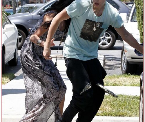 Justin 'The Biebs' Bieber Goes Bonkers On A Photog Totally Losing It In Public