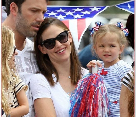 Ben & Jen Take The Girls To A 4th Of July Parade