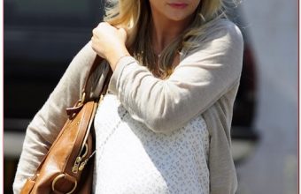 Pregnant Sarah Michelle Gellar Shops In Westwood