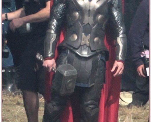 Chris Hemsworth Is Back In Action As Thor!!