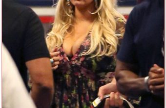 Jessica Simpson And Family Arriving On A Flight At LAX