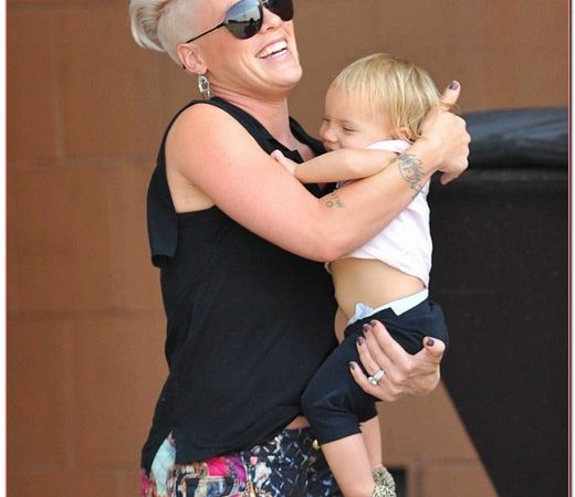 Pink And Family Out For A Stroll In New York