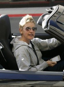 EllenDegeneresLeavingBeverlyWilshireHoteli9Bpo2w-mWsl-222x300