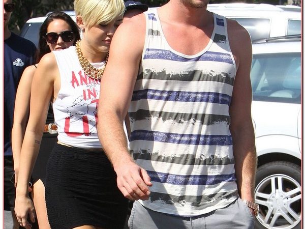 Miley Cyrus And Liam Hemsworth Grocery Shopping At Whole Foods