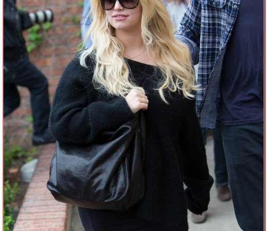 Jessica Simpson & Eric Johnson Have Lunch In Calabasas