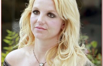 Britney Spears Rocks Sand-Blasted Jeans