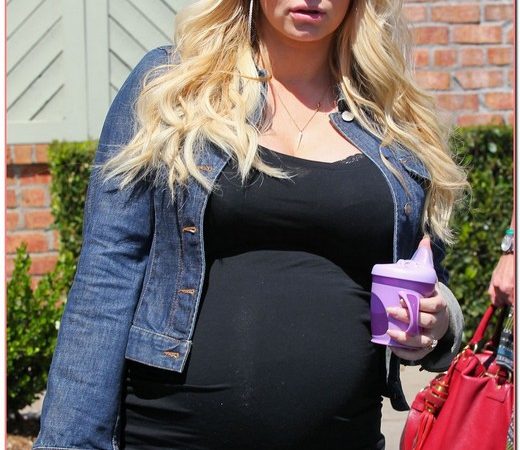 Jessica Simpson and Eric Take Maxwell To Seafood Lunch