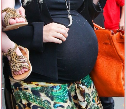 Pregnant Jessica Simpson & Family Arriving On A Flight At LAX