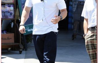 Mark Wahlberg Stops By Bristol Farms