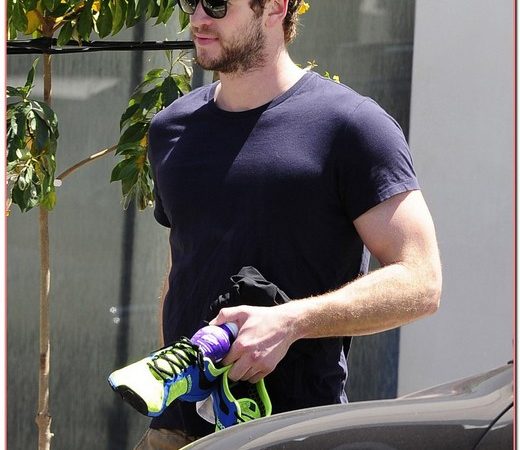 Liam Hemsworth Leaving The Gym