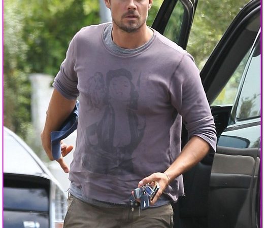 Josh Duhamel Picking Up Some Sporting Goods