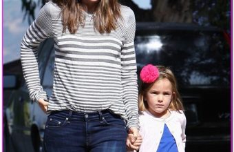 Jennifer Garner Runs Errands With Seraphina