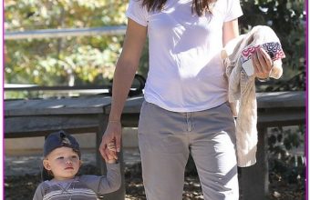 Jennifer Garner & Samuel Meet A Horse