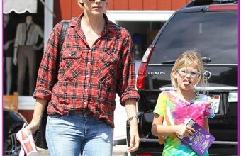 Jennifer Garner & Daughter Violet Shopping At The Brentwood Country Mart