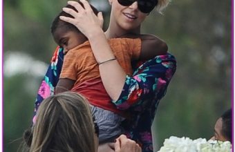 Charlize Theron & Son Out For Lunch In Sydney