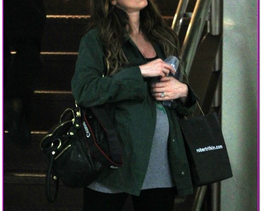 Pregnant Megan Fox Goes In For A Checkup
