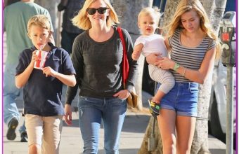 Reese Witherspoon Takes Her Children Out For Lunch