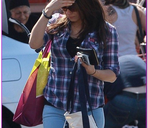 Shy Mila Kunis Shopping At Trader Joe's