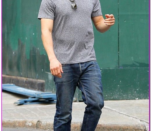 Ripped Jake Gyllenhaal Spotted Out And About In NYC