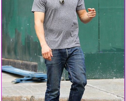 Ripped Jake Gyllenhaal Spotted Out And About In NYC