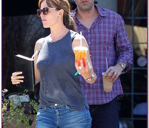 Ben & Jen Stop For Some Drinks In Brentwood