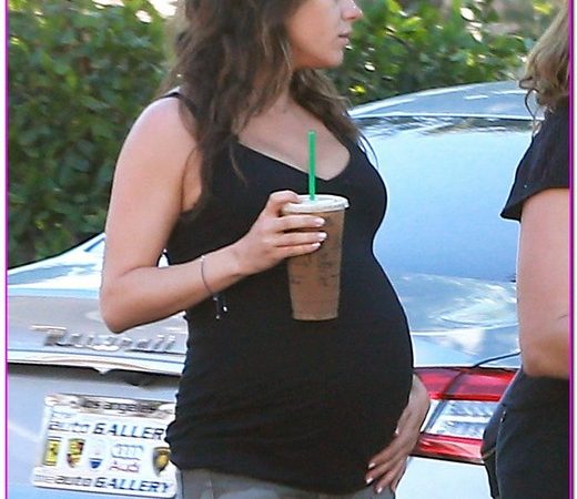 Pregnant Mila Kunis Stops By Starbucks