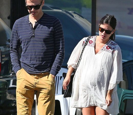 Pregnant Rachel Bilson & Hayden Christensen Stop For Breakfast