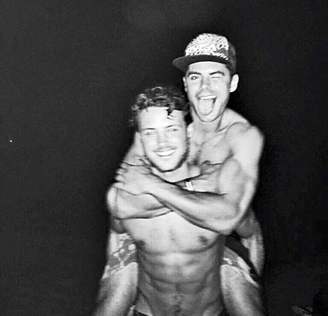 1436275285_zac-efron-dylan-efron-467