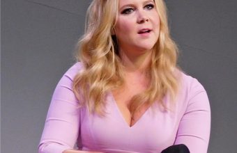 Amy-Schumer-at-the-Apple-Store