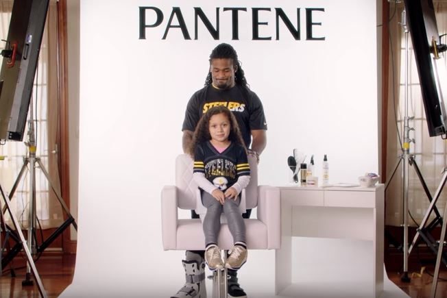 NFL-Stars-Show-Off-Their-Hairstyling-Skills-On-Their-Daughters