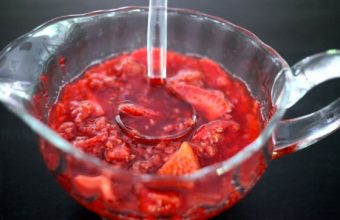 strawberry-raspberry-sauce-e1368539018363