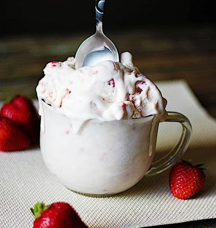 Summer-Strawberry-Cheesecake-Ice-Cream