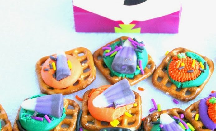 HalloweenPretzelHugs
