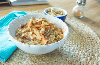 WHole-oats-with-apple-and-cinnamon