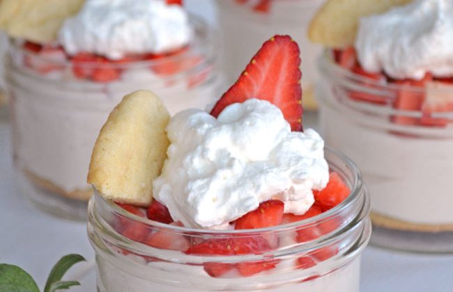 Stawberry-Sugar-Cookie-Parfaits-A-Pretty-Life