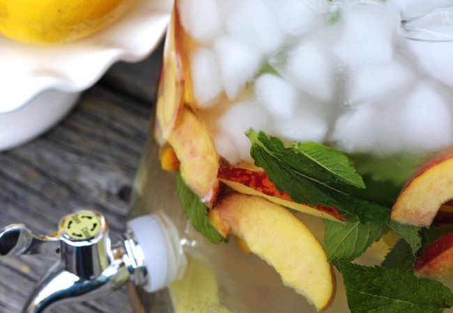 Ginger-Peach-Flavoured-Water-2A-Pretty-Life