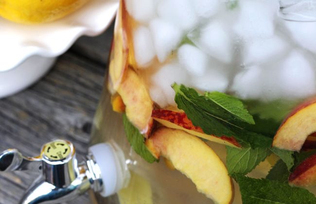 Ginger-Peach-Flavoured-Water-2A-Pretty-Life