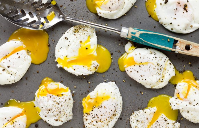 recipegeek-cook_ingredients-how-to_poach_an_egg_perfectly