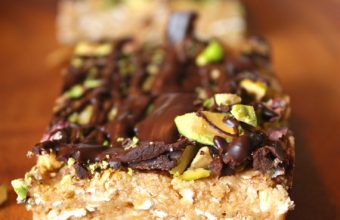 Pistachio-Chocolate-Protein-Bars_main