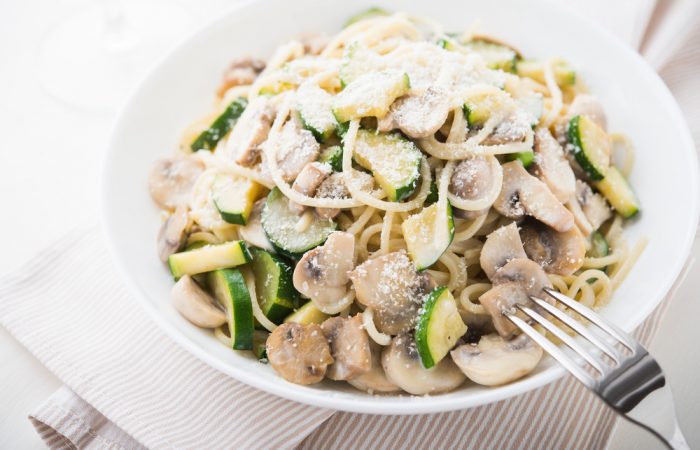 Spaghetti with mushrooms and zucchini