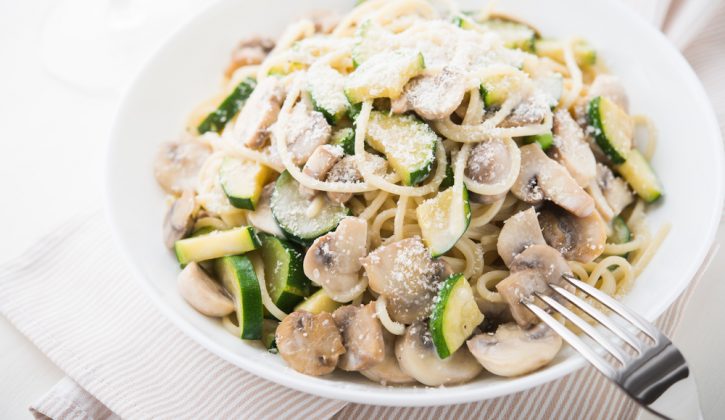 Spaghetti with mushrooms and zucchini