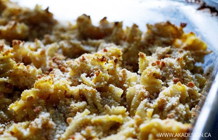 Butternut-squash-mac-and-cheese-casserole2-700x467