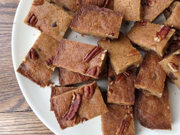 IMG_8427Ovenly-Gooey-Honey-BlondiesOvenly-Gooey-Honey-Blondies-600x600