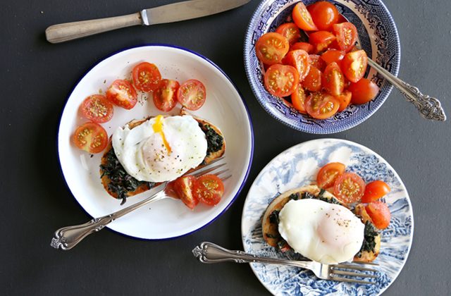 Poached Eggs with Spinach and Tomatoes
