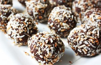 Chocolate-Macaroon-Protein-Balls_2