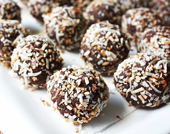Chocolate-Macaroon-Protein-Balls_2