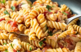 One-Pot-BBQ-Chicken-and-Bacon-Pasta-www.thereciperebel.com-2-610x915