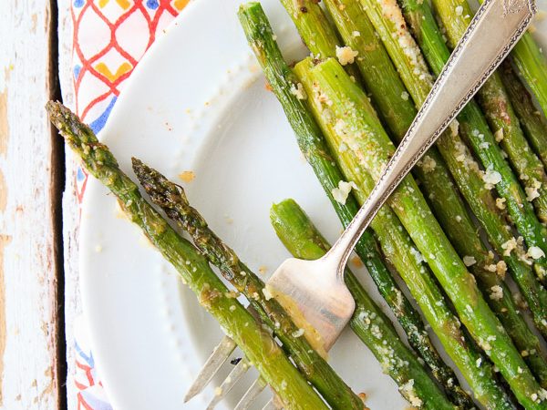 Easy-Cheesy-Garlic-Asparagus_-Sweet-and-Delish
